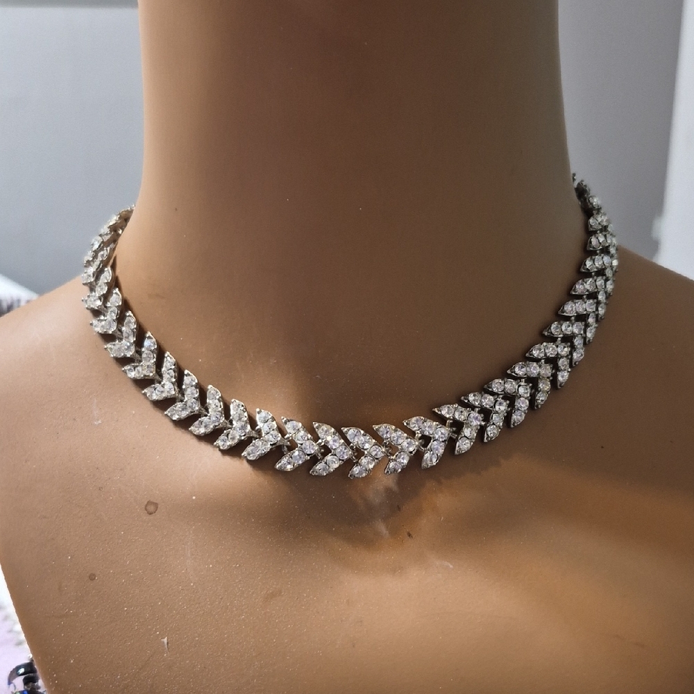 Vintage Graduated Rhinestone Leaf Design Choker Necklace